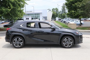 Lexus UX 200 SUV 2022 USADO, Seminuevo, Negro, Tracción Delantera, con Volante a la Derecha/Izquierda, Asientos de Cuero, Importación Europea de Primera Calidad, Vehículo Usado en Venta - Product Image 2