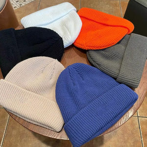 Bonnets d'hiver chauds et confortables de haute qualité Bonnets de fabrication personnalisée Bonnets en tricot d'hiver brodés - Product Image 3