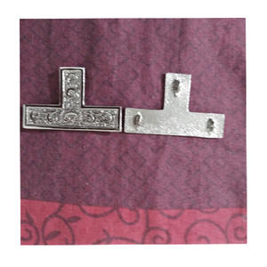 Mandil Masónico con Niveles Metálicos Dorados, Accesorios para Mandil Masónico, Cadenas para Mandil Masónico Plateadas, Pieza de Joyería Masónica - Product Image 1