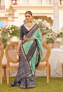 El último diseñador Patola imprimió el diseñador Fancy Saree por Fab Zone - Product Image 6