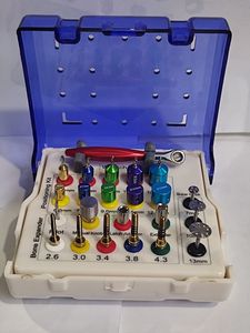 Conjunto de instrumentos de ortodoncia quirúrgica dental manual Clase II Herramientas esenciales para procedimientos dentales - Product Image 4
