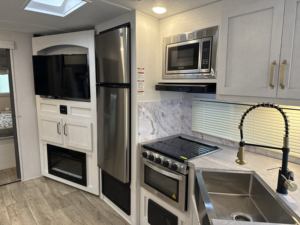 <span class=keywords><strong>Caravane</strong></span> de voyage moderne en aluminium pur, légère et haut de gamme, multifonctionnelle, tout-terrain, <span class=keywords><strong>avec</strong></span> salle de bain et <span class=keywords><strong>douche</strong></span> indépendantes - Product Image 2