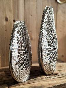 Vase moderne en aluminium à motif géométrique Design côtier élégant pour les intérieurs Ton métallique brillant de table en fer - Product Image 4