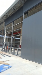 <span class=keywords><strong>Porte</strong></span> de <span class=keywords><strong>hangar</strong></span> coulissante latérale automatique/à télécommande Sunforest, <span class=keywords><strong>porte</strong></span> <span class=keywords><strong>sectionnelle</strong></span> coulissante industrielle robuste - Product Image 2
