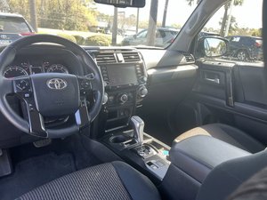 Toyota 4Runner TRD Off Road d'occasion propre 2024 - Product Image 3