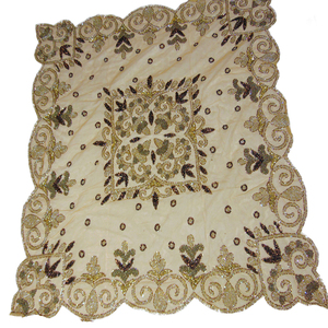 Dernier modèle de couverture de table brodée de perles en filet doré fait à la main Nappe carrée pour centre à manger pour mariages - Product Image 1