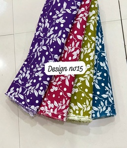 Tissu en coton doux de qualité supérieure avec un design de fleurs élégant Idéal pour les vêtements faits à la main DIY Projets de mode Décoration intérieure et accessoires - Product Image 4