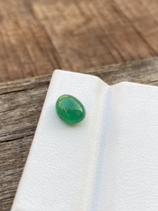 Excellente pierre Cabochon de forme ovale émeraude zambienne naturelle avec pierre précieuse en vrac de bonne qualité de couleur pour la fabrication de bijoux 1.75 carats - Product Image 3