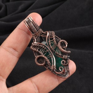 Colgante de Moda con Esmeralda de Mina Sakota, Corte Pera, Envuelto en Alambre de Cobre, Plata Oxidada, Regalo Festivo Especial Hoy - Product Image 3