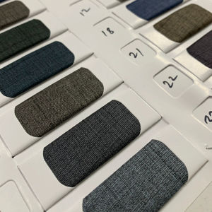 Tela de ropa teñida lisa de urdimbre de poliéster pesado Royal Slub para niños y niñas - Product Image 1