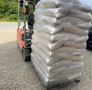 Venta al por mayor de pellets de madera de pino austriaco calidad EN Plus A1 leña de haya en bolsas de 15kg - Product Image 6