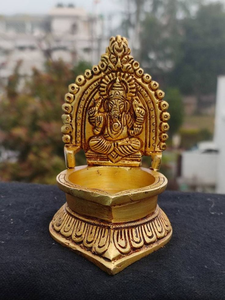Top vente belle gravée Diwali fait à la main en laiton traditionnel en laiton Kuber profond/Diya/lampe à huile - Product Image 3