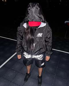 OEM survêtement d'été personnalisé Streetwear broderie sweat-shirt coupe-vent en nylon pantalon short ensemble hommes survêtement - Product Image 4