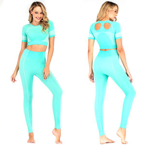 Nouveauté 2024, ensemble de yoga respirant avec soutien-gorge de sport et legging imprimé par sublimation, devant court, taille haute, fabriqué au Pakistan, OEM - Product Image 4