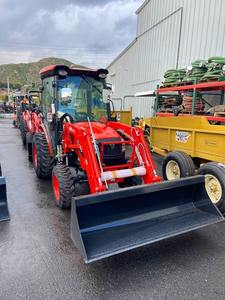 Tractor Agrícola Kioti de la Mejor Calidad, 40HP 50HP 60HP, Tractor de Granja 4x4 con Ruedas, Pesas Delanteras, Motor Kohler, Bomba 2x2 - Product Image 6