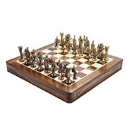 Échiquier classique en bois pliable au design écologique de luxe avec jeu de pièces d'échecs de luxe pour enfants fabriqué en Inde