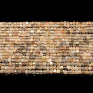 ลูกปัดเรนโบว์มูนสโตน หินบำบัด วัสดุธรรมชาติ คุณภาพพรีเมียม รับรองโดย IGI สำหรับงานเครื่องประดับทางจิตวิญญาณ - Product Image 3