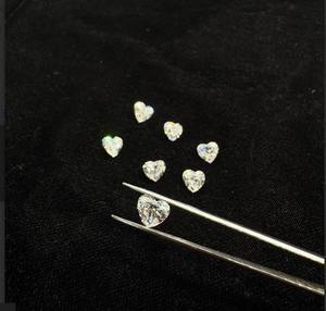 Impresionante 1,51 Ct E Color Corazón Corte brillante Diamante natural Certificado GIA Excelente brillo Ideal para la artesanía de joyería fina - Product Image 2