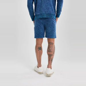 กางเกงขาสั้นผู้ชายคุณภาพสูง ล้างสีแบบแอซิด ย้อมสีพื้น สีเดียว แห้งเร็ว เนื้อผ้าเบา ระบายอากาศได้ดี ทรงลำลอง สวมใส่สบาย เหมาะกับฤดูร้อน สไตล์สตรีทแวร์ - Product Image 3