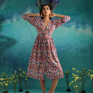 Robe d'été décontractée indienne en coton avec bloc à la main pour femmes Midi imprimé floral élégant pour le cadeau de la mariée - Product Image 1