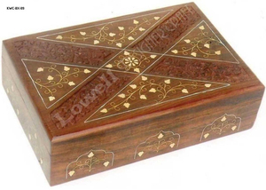 Joyero de madera hecho a mano con acabado pulido tallado floral utilizando técnicas tradicionales para almacenar pequeños tesoros - Product Image 5