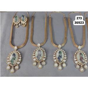 Conjunto de Collar con Colgante Kundan con Tikka y Aretes a Juego para Bodas, Fabricación de Joyería, Venta al por Mayor, Exportación - Product Image 2