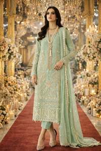 Salwar Kameez en Faux Georgette Lourd avec Dupatta avec Broderie Lourde et Travail de Séquence avec Costume Pakistanais Sans Haut - Product Image 2