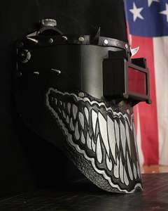 Casco de Soldadura WELD PLUS con Oscurecimiento Automático, Energía Solar, Sensibilidad Ajustable, Material de Cuero, Color Negro, Garantía de 3 Años - Product Image 3