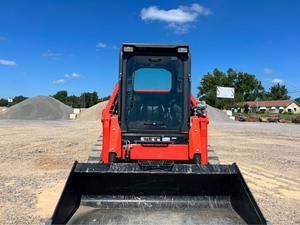 รถตักล้อยาง Kubota SVL 65-2 ขนาดเล็ก น้ำหนัก 0.6 ตัน พร้อมบุ้งกี๋หน้า สำหรับงานก่อสร้างและงานเกษตร - Product Image 4