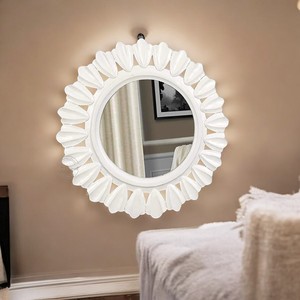 Espejo de Pared de Madera Ornamentado con Marco Floral Tallado a Mano, Elegante Adorno Decorativo para Sala de Estar o Dormitorio - Product Image 3