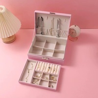 Nouveauté : Boîte à bijoux portable multifonction en cuir PU faite à la main, étui de voyage pour bagues, colliers, boucles d'oreilles, cadeau personnalisé