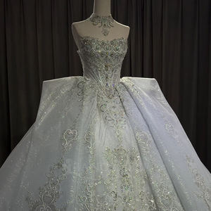 Robe de mariée moderne OY022 bleu étincelant à col bateau, dentelle, perles de cristal, traîne chapelle et fleurs pour soirée - Product Image 1