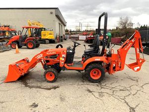 Tracteur Kubota BX23S avec chargeur frontal et pelle arrière, moteur diesel 4x4, mini-tracteur avec chargeur frontal et pelle arrière - Product Image 2