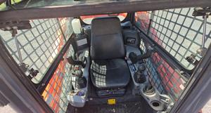 Cargadora Compacta KUBOTA SVL75-2 con Cabina EROPS, Calefacción y Aire Acondicionado, Pantalla Avanzada con Cámara, Sistema Hidráulico Auxiliar de Alto Flujo - Product Image 6