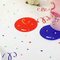 Nappe en PVC Imprimée Ballons Happy Time Blanche Imperméable pour Fêtes, Housse de Table Colorée pour Anniversaire, Nappe Décorative OEM