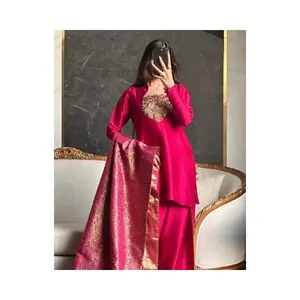 Conjunto de Mujer Bordado de Diseñador, Farshi Salwar y Dupatta para Fiestas, Top y Pantalón con un Toque Elegante - Product Image 3