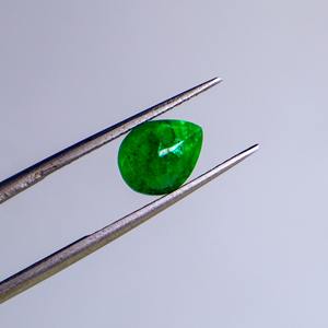 พลอยมรกตธรรมชาติจากแซมเบียทรงรี ผ่านการอบความร้อน ของผู้ผลิตชาวอินเดีย สำหรับทำเครื่องประดับ สีเขียวขัดเงา - Product Image 3