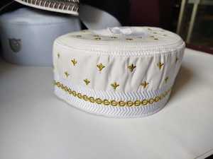 Exclusivo gorro de oración musulmana texturizado completo blanco y oro bordado sandalia Kufi rígido corona gorra de Bangladesh - Product Image 4
