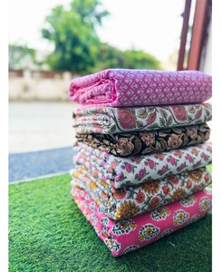 ผ้าฝ้ายพิมพ์ลายบล็อกอินเดีย ขนาด 44 นิ้ว / 111 ซม. สำหรับงานเย็บปักถักร้อยและตัดเย็บเสื้อผ้า ใช้สำหรับทำกระเป๋า ขายส่ง - Product Image 1