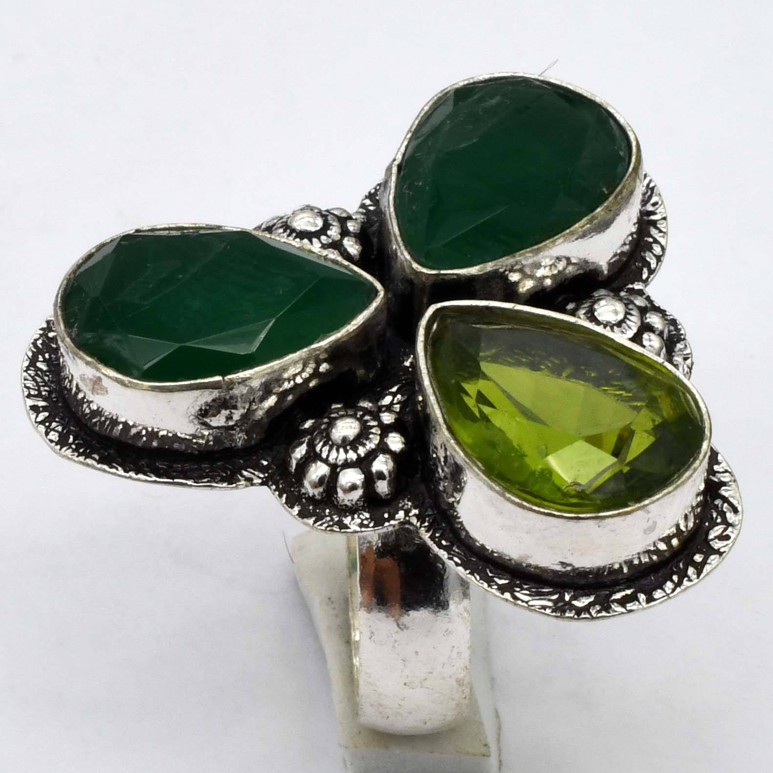 สีเขียว