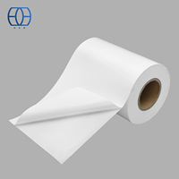 Rouleau de film auto-adhésif imprimable en PE blanc brillant, matériau d'étiquetage imperméable pour l'impression flexographique et numérique