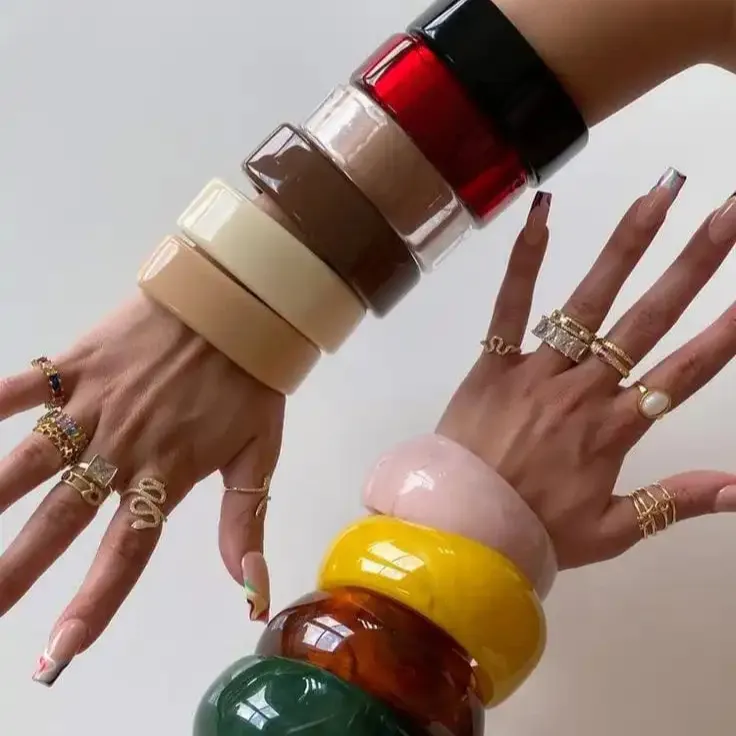 Pulseiras de resina epóxi transparente para mulheres, acessórios de moda para meninas, pulseiras de lucite feitas à mão, joia transparente por atacado
