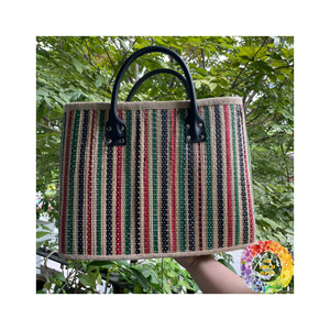 Sac à main en paille durable avec poche intérieure, parfait pour les voyages de vacances et les essentiels quotidiens. - Product Image 1