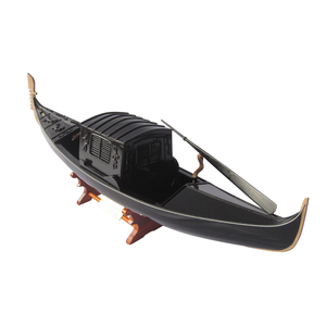 Gondole avec toit Bateaux en bois Modèle réduit Artisanat traditionnel pour la décoration intérieure comme meuble ou boîte cadeau - Product Image 6