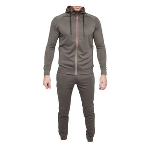 Ensemble de survêtement de sport d'hiver pour homme, haute qualité, coupe ajustée, avec capuche, personnalisable, vente en gros, uni, pour la saison hivernale - Product Image 4