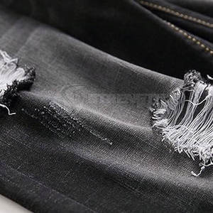 กางเกงขาสั้นผู้ชายสไตล์เทรนดี้ปี 2026 ลุคขาดๆ เซอร์ๆ สีอ่อน สำหรับชุดฤดูร้อน กางเกงขาสั้นผู้ชายแบบขาดๆ - Product Image 3