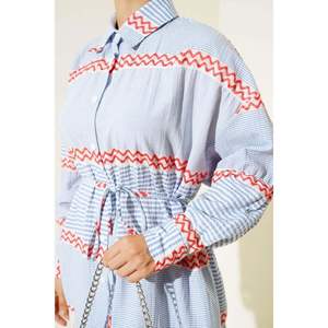 Camisa a rayas con estampado de hilo azul - Product Image 2