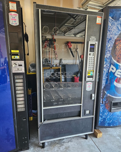 Máquinas Expendedoras Usadas en Buen Estado en Venta, 2 Dispensadores de Alimentos – 2 Dispensadores de Bebidas, Precio Bajo - Product Image 4