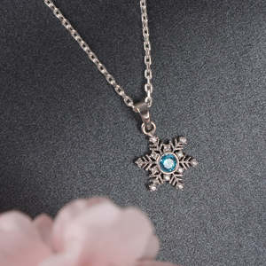 Collar con Colgante de Copo de Nieve - Plata de Ley 925 con Incrustaciones de Topacio y Circonio, Baño de Rodio y Acabado en Oro Rosa - Product Image 2