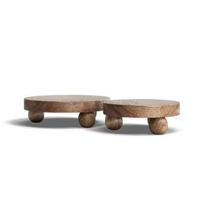 Bandeja de madera de acacia de gran venta en color marrón intenso con forma redonda moderna y superficie texturizada perfecta para entretener a los invitados - Product Image 5
